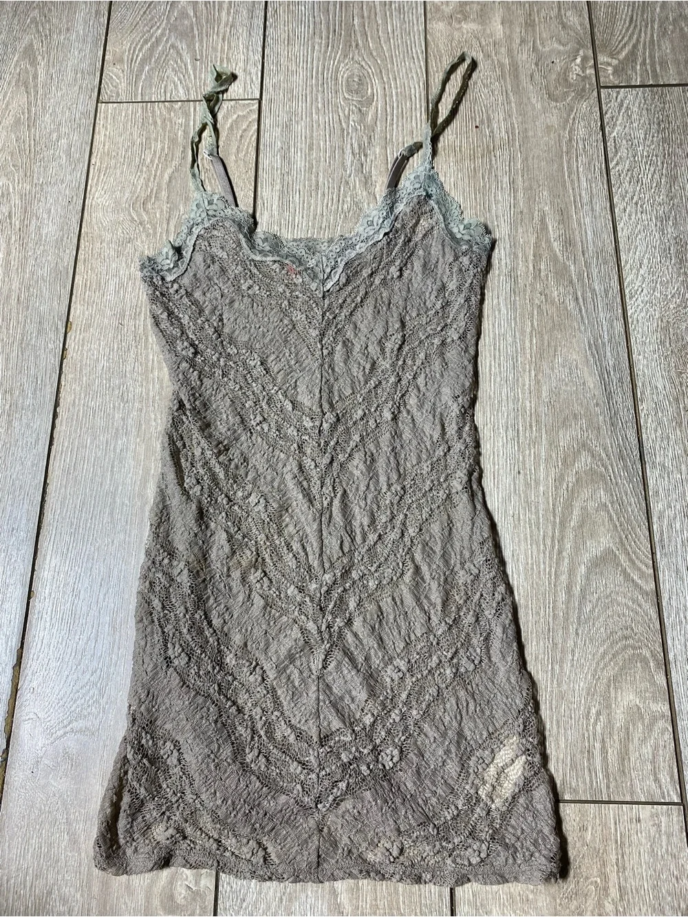 VTG Y2K Grey Lace Trim Cami Dress Crinkle Textured Mini Slip